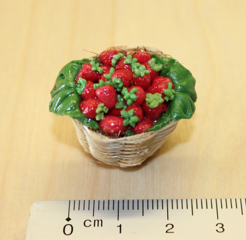 HHV-99716   Erdbeeren im Körbchen